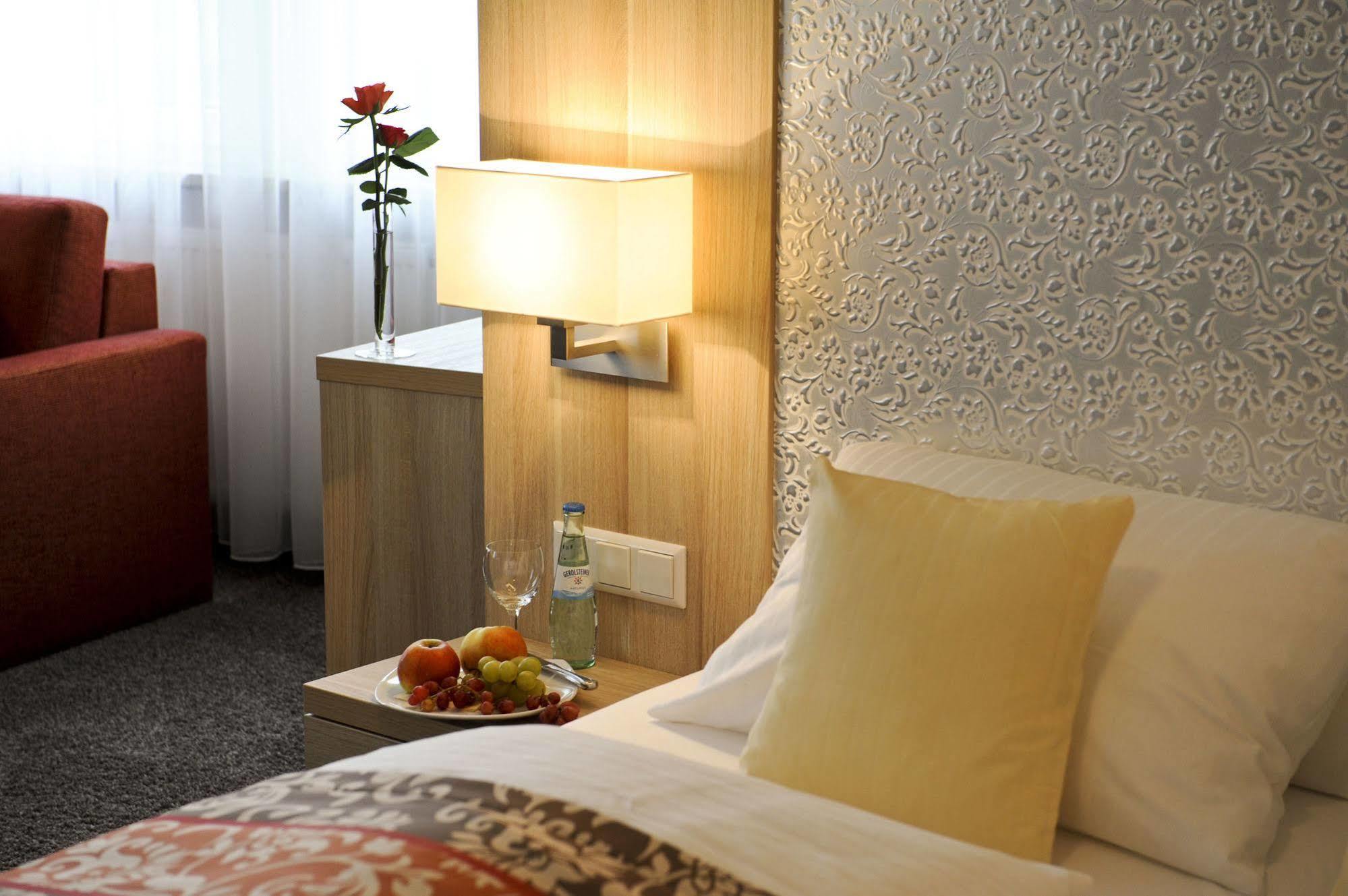 Hotel Hellers Twenty Four II -24h-Check-In- FDH Exterior foto